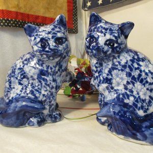 Vintage Cobalt Blue & White Floral Cat Figurines Figures